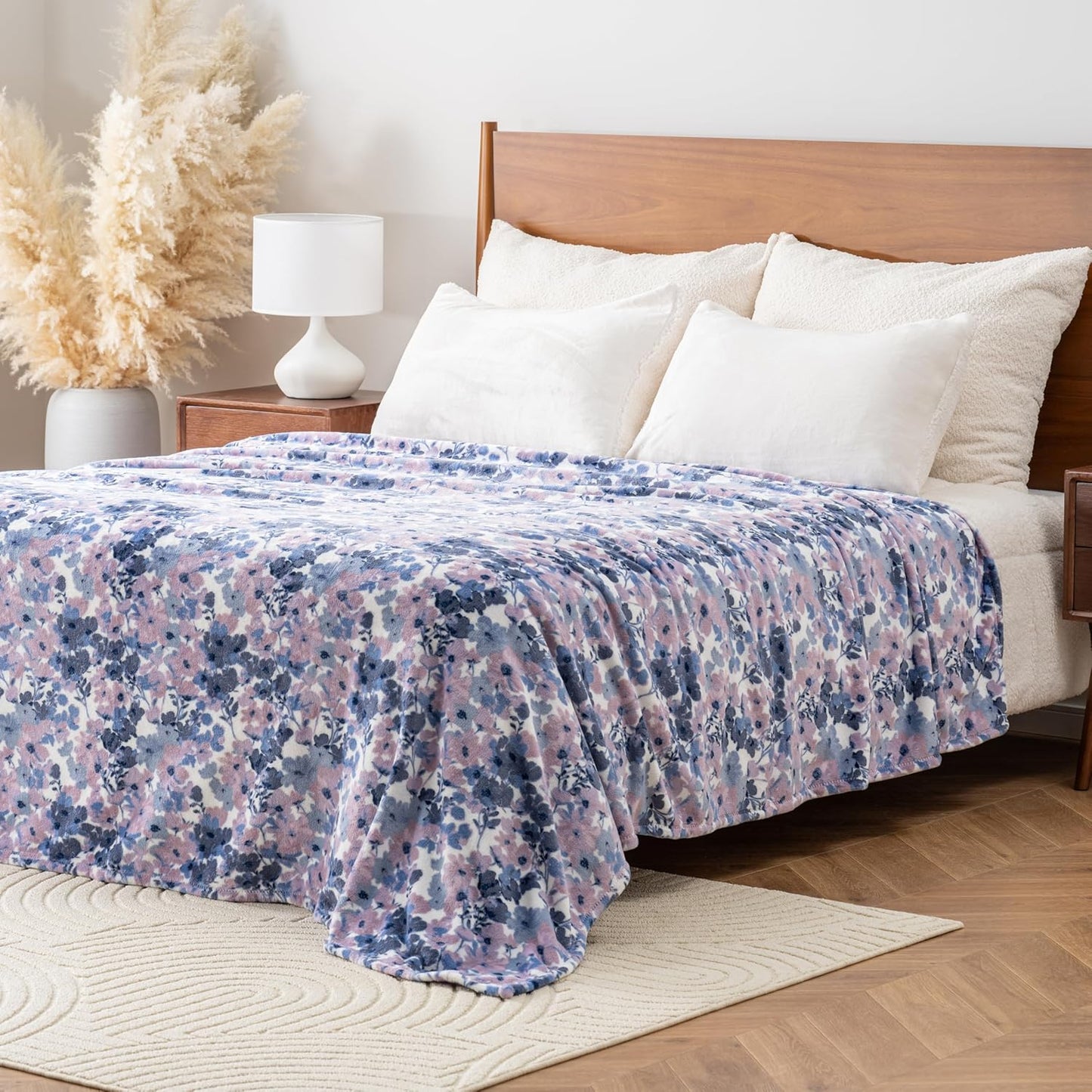 Luxury Printed Fleece Warm Blanket, Soft Lightweight Velvety Plush Throw for Couch and Bed, Cozy Comfy for All Seasons(White Purple Flowers, 108×90 Inches)