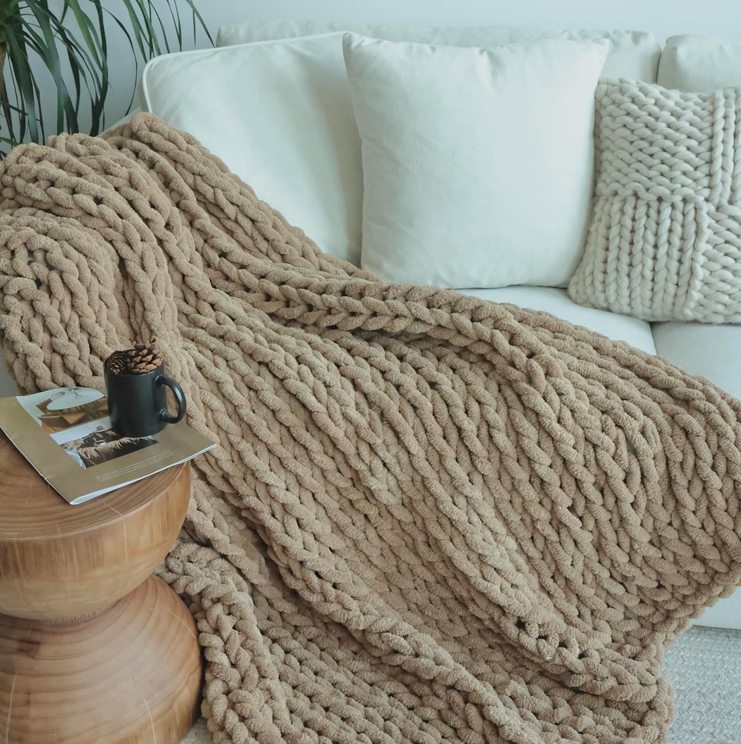 Maetoow Chenille Chunky Knit Blanket Throw （40×50 Inch）, Handmade Warm & Cozy Blanket Couch, Bed, Home Decor, Soft Breathable Fleece Banket, Christmas Thick and Giant Yarn Throws, Khaki