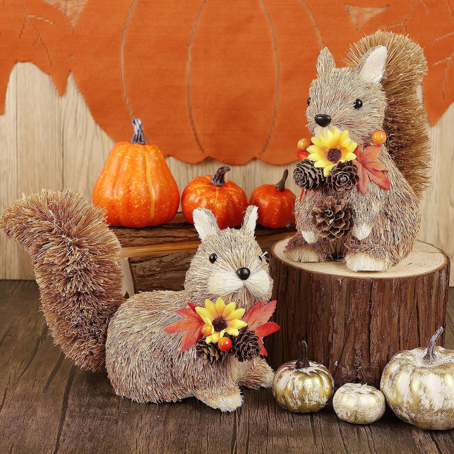 Lulu Home 2 Packs Squirrel Figurines, Handmade Straw-Woven Sitting Squirrel Tabletop Ornaments with Maple Leaves Pine Cones for Thanksgiving Day Fall Harvest Indoor Home Decor